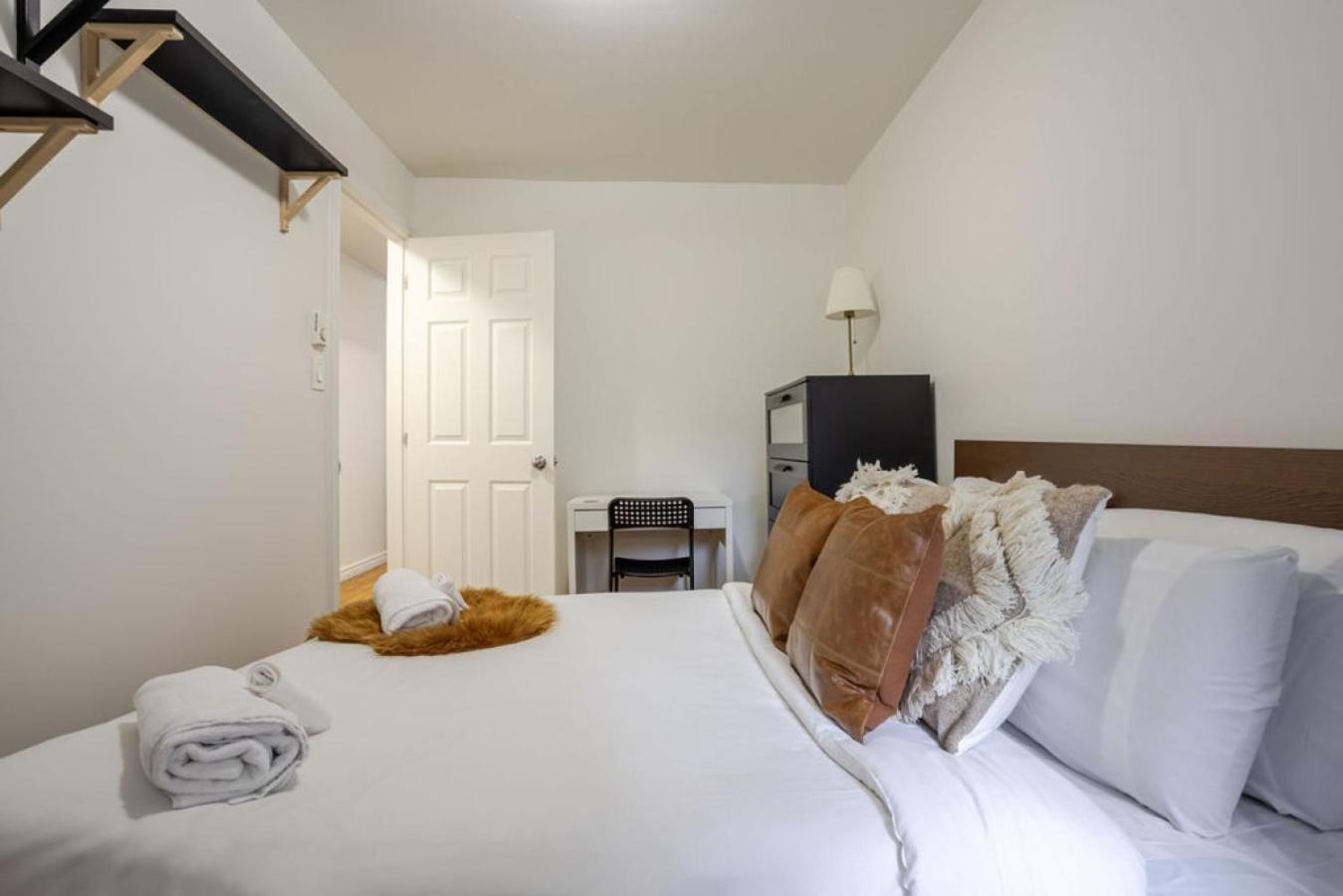 Spectacular 2b Unit In Montréal